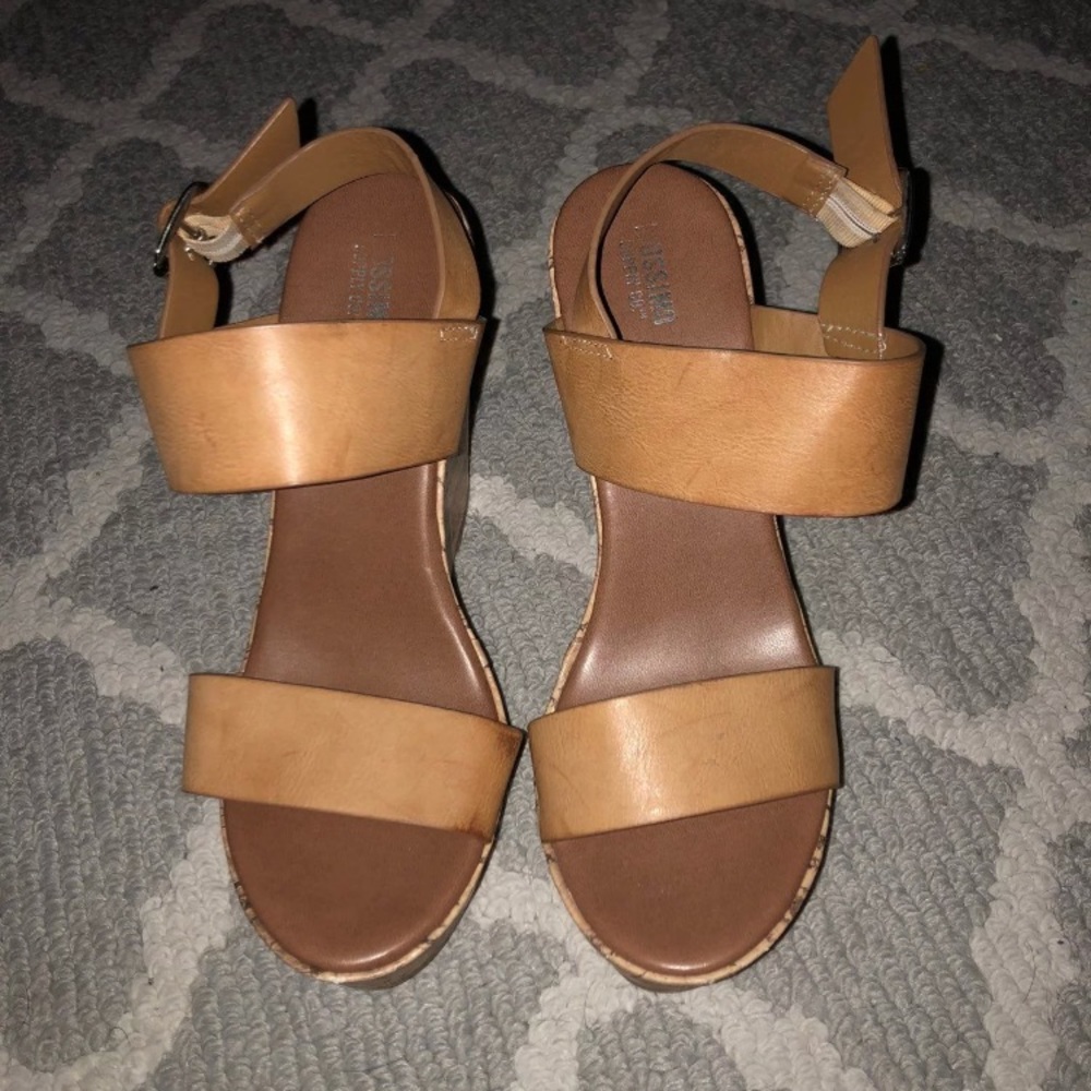 Brown/Tan Wedges